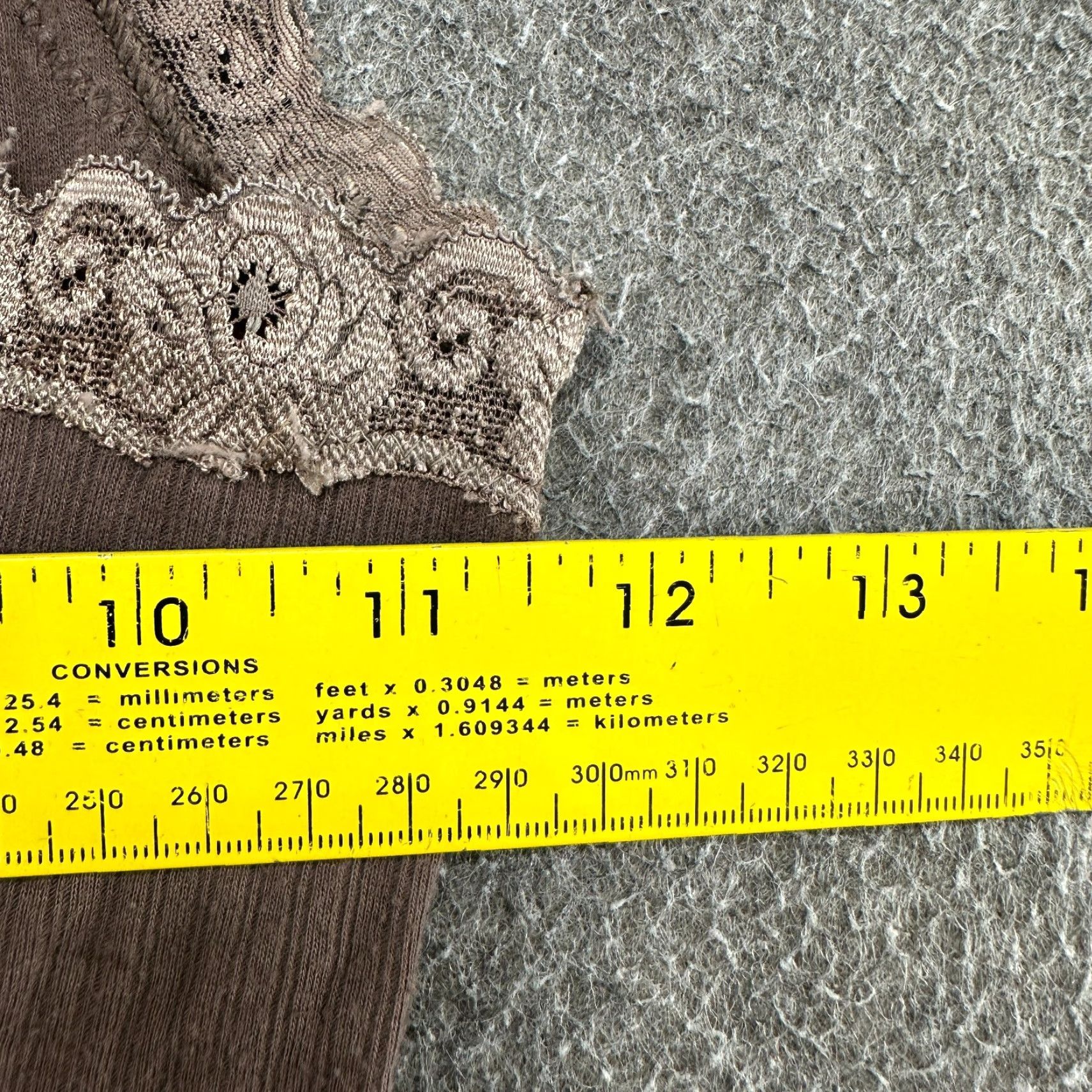 Abercrombie & Fitch VINTAGE Abercrombie & Fitch Top Womens M Brown Lace Trim Cami Ribbed Y2K 90s Dog Funny Size M / US 6-8 / IT 42-44 - 6 Thumbnail
