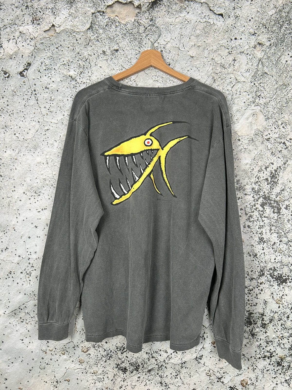 Vintage Vintage Piranha Graphic Longsleeve Streetwear Grunge Rock Size US L / EU 52-54 / 3 - 1 Thumbnail