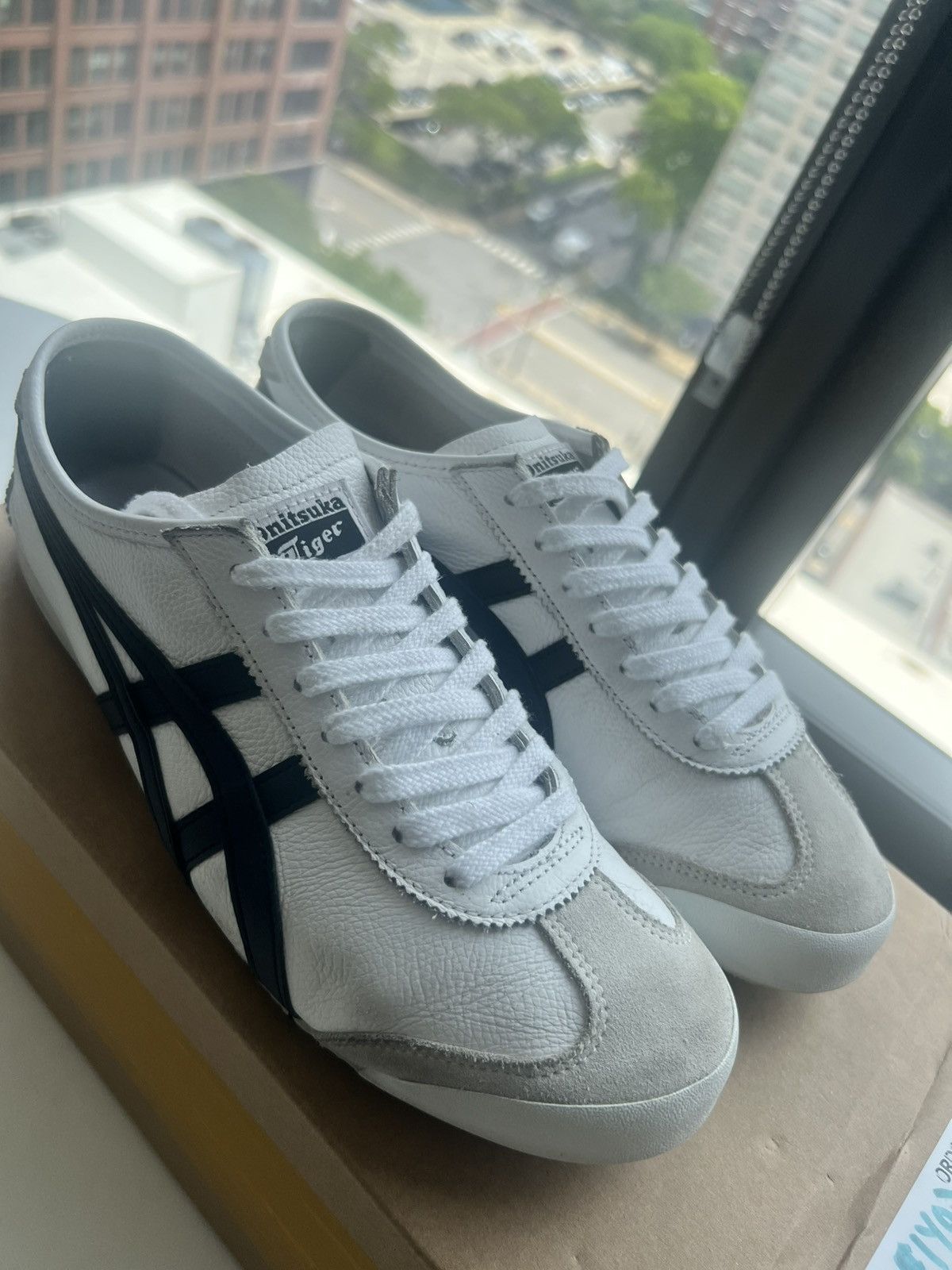 Onitsuka Tiger Onitsuka Tiger Mexico 66, White/Black Size US 9 / EU 42 - 1 Thumbnail
