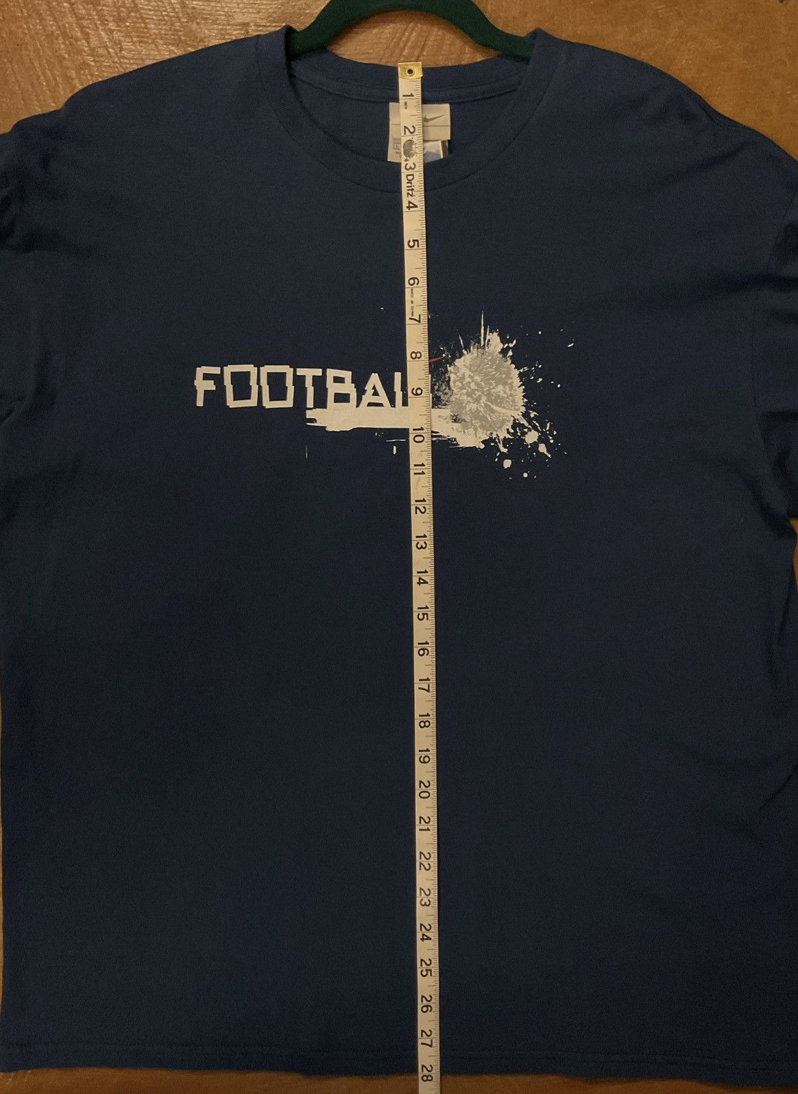 Nike Nike Center Swoosh Football Graphic Tee T Shirt Size US L / EU 52-54 / 3 - 3 Thumbnail