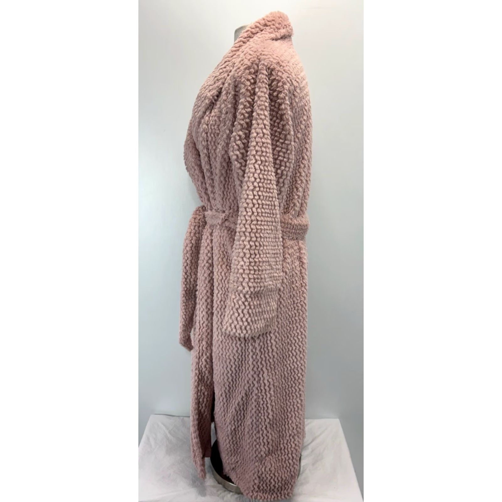 Vintage SOMA Plush Long Robe Women’s S/M Pink Belted Lined Textured Luxe Cozy Vict OR Womens (adjusted to compliance) Size ONE SIZE - 2 Thumbnail