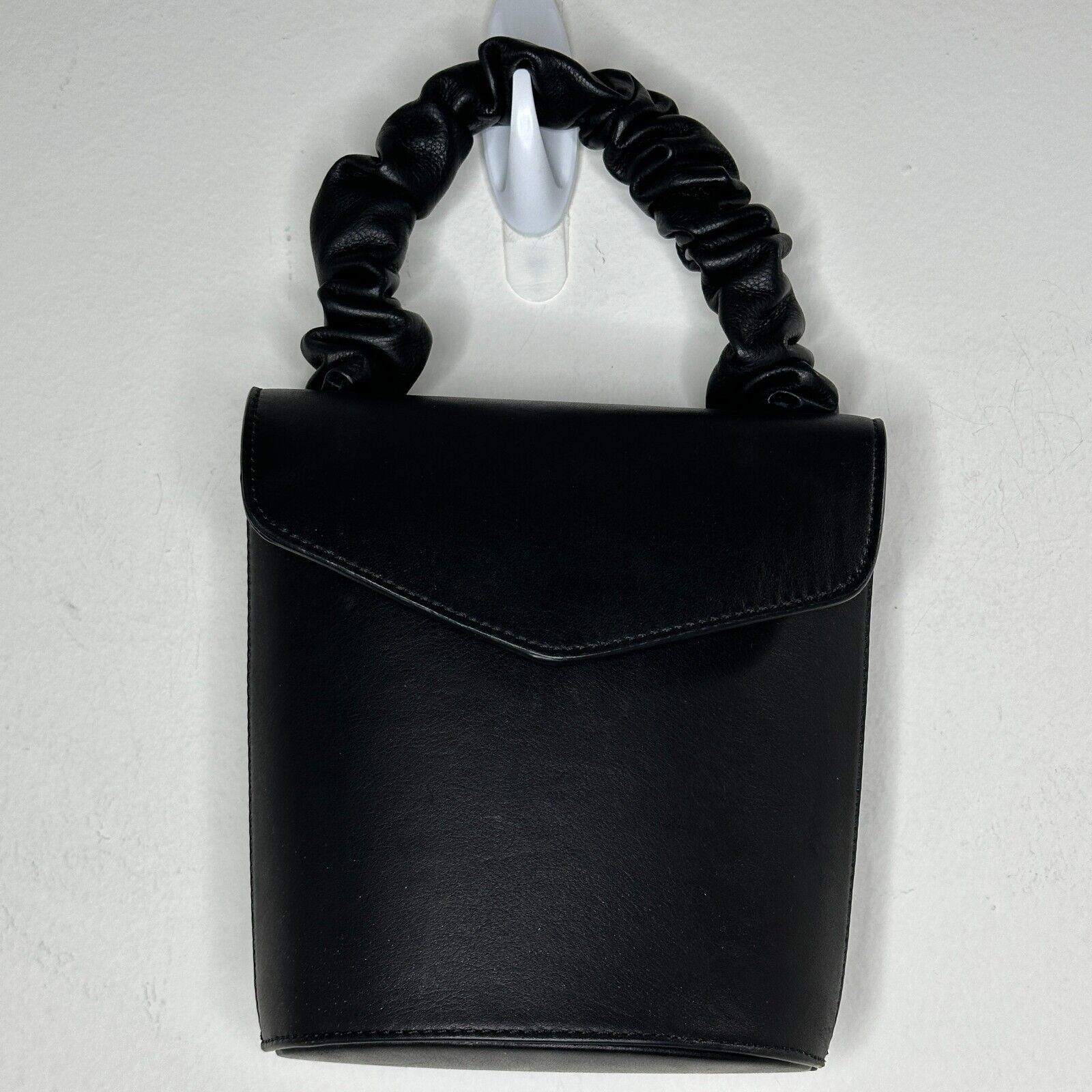 & Other Stories & Other Stories Black Scrunchy Handle Leather Barrel Purse Size ONE SIZE - 2 Thumbnail