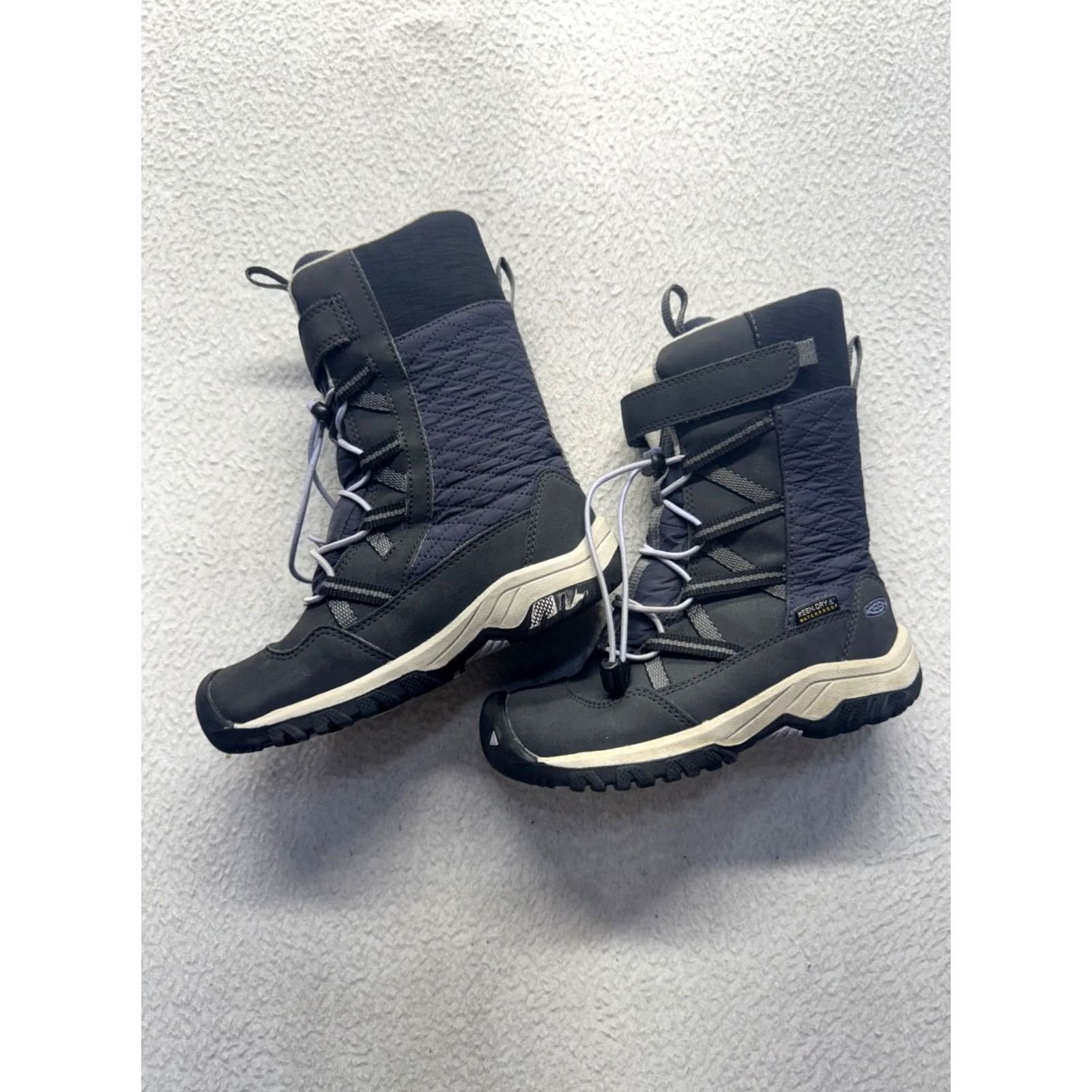 KEEN Keen Waterproof Insulated Winter Boots Black & Gray Size 7 Boys 7 (Pre-Owned Good) Size US 7 / EU 40 - 6 Thumbnail
