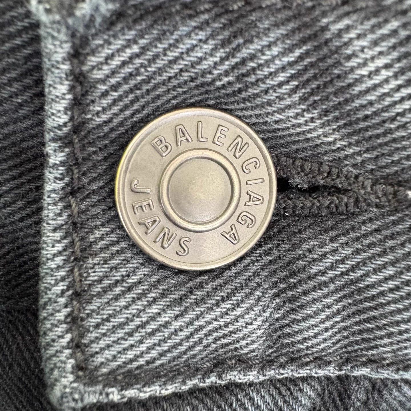 Balenciaga Balenciaga Distressed Tag Denim Jeans XS Size US 26 / EU 42 - 8 Thumbnail