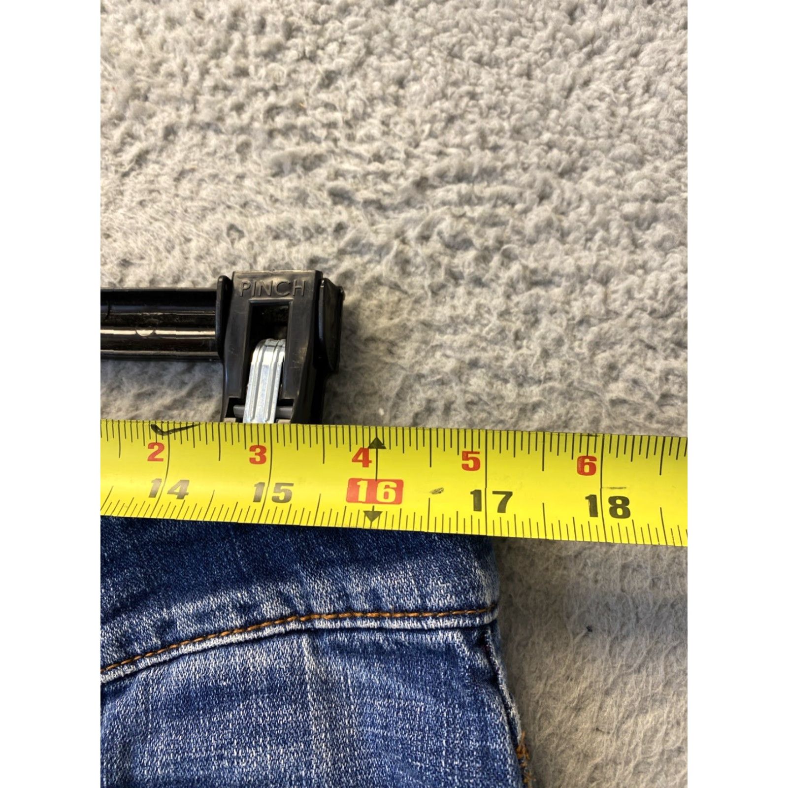 Vintage VIGOSS Denim Capri Jeans Mid Rise Women’s 11 34x19 Blue Slim Distressed Designer Size 32" / US 10 / IT 46 - 4 Thumbnail
