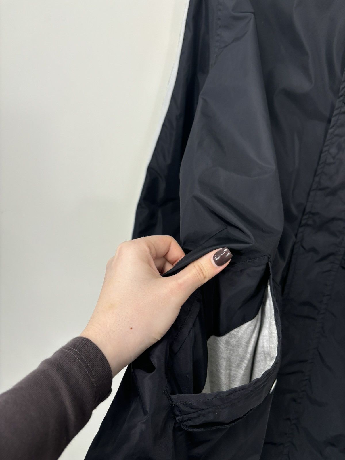 Nike Vintage 90s Nike Y2K Swoosh Retro Hype Full Zip Nylon Jacket Size US L / EU 52-54 / 3 - 7 Thumbnail