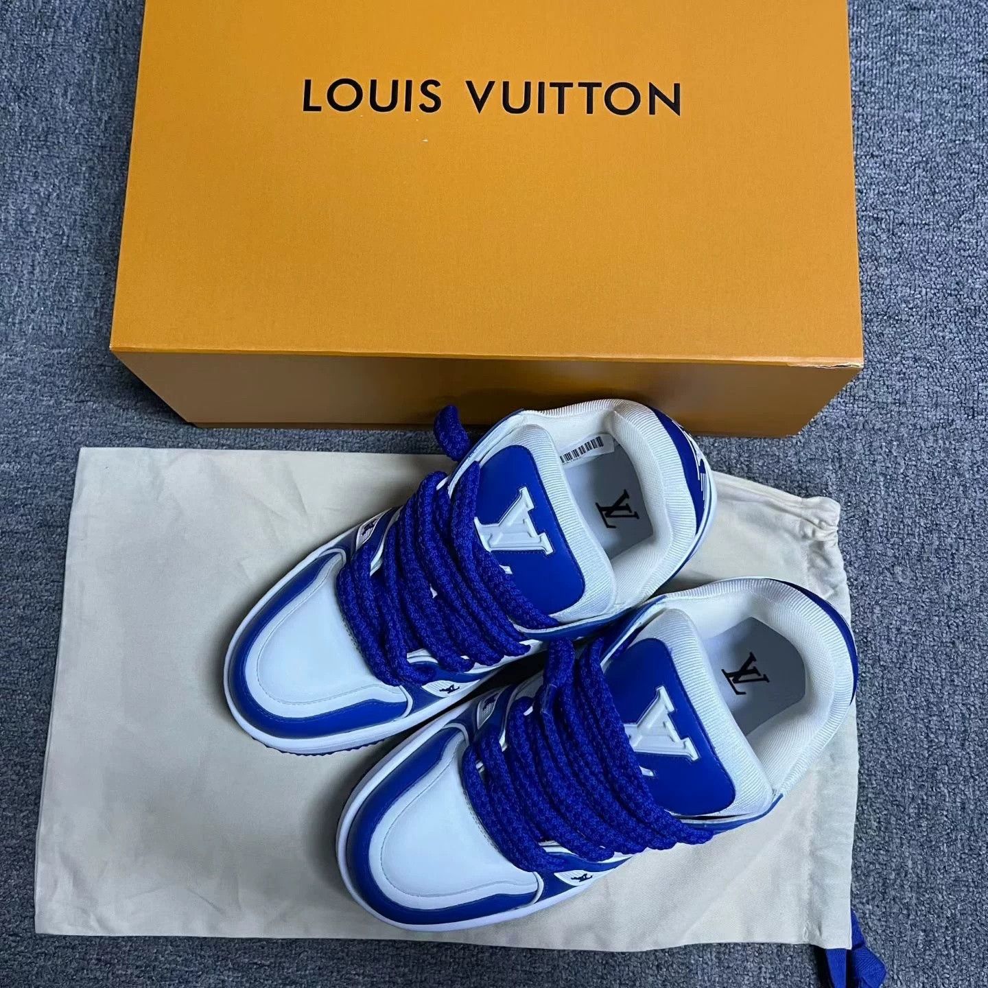 Louis Vuitton Louis Vuitton White Blue Low-Top Sneakers Size US 9 / EU 42 - 1 Thumbnail