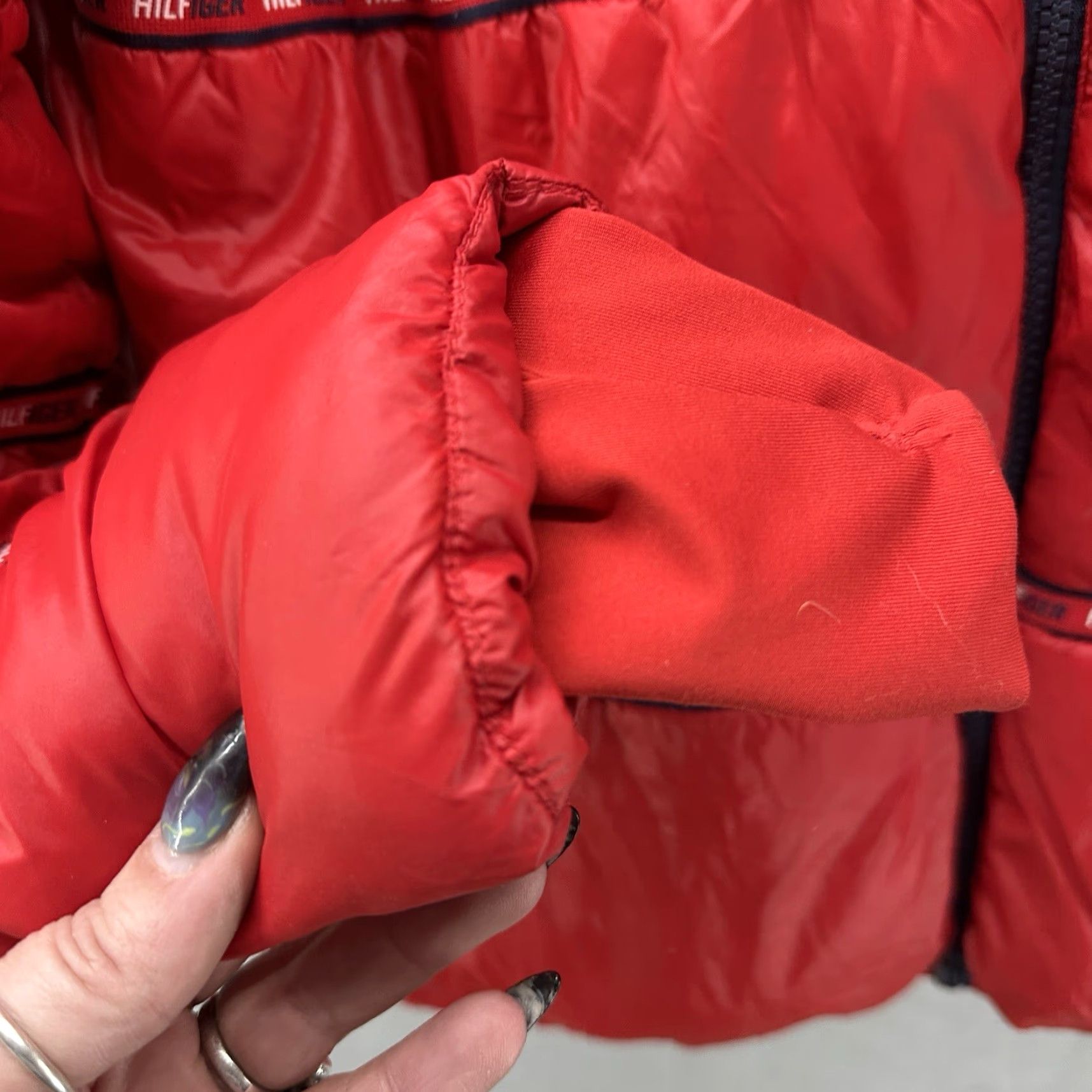 Tommy Hilfiger VINTAGE Tommy Hilfiger Jacket Womens L Red Puffer Coat Logo Quilted Short Sleeve Full Zip Insulated Adjustable Casual Read SHIPPINg Size L / US 10 / IT 46 - 7 Thumbnail