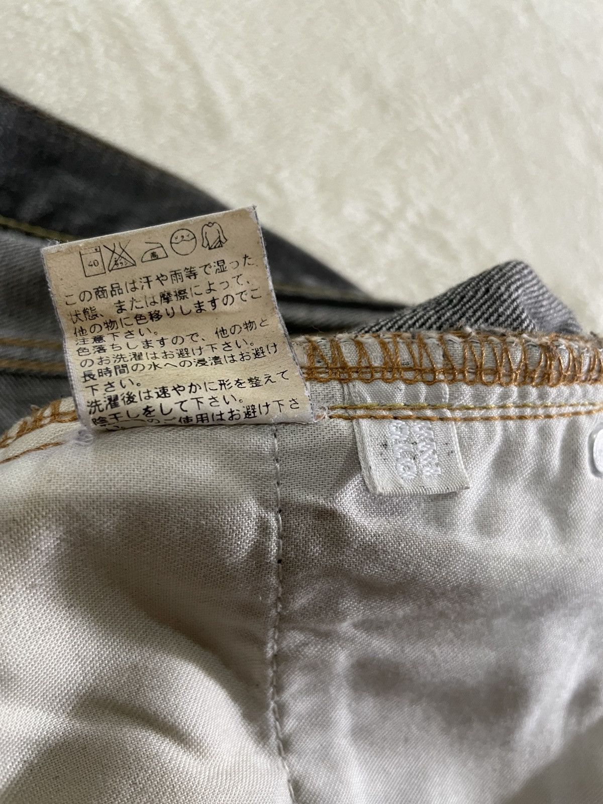 Japanese Brand Vintage Uniqlo Faded Distress Dark Denim Jeans Size US 32 / EU 48 - 8 Thumbnail