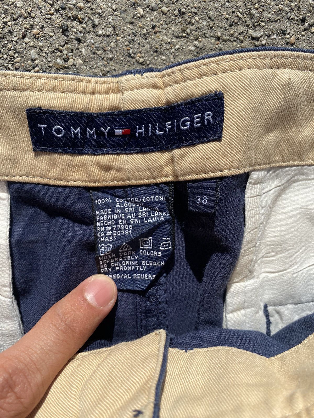 Tommy Hilfiger × Vintage Cargo vintage Tommy Hilfiger shorts Size US 38 / EU 54 - 2 Thumbnail