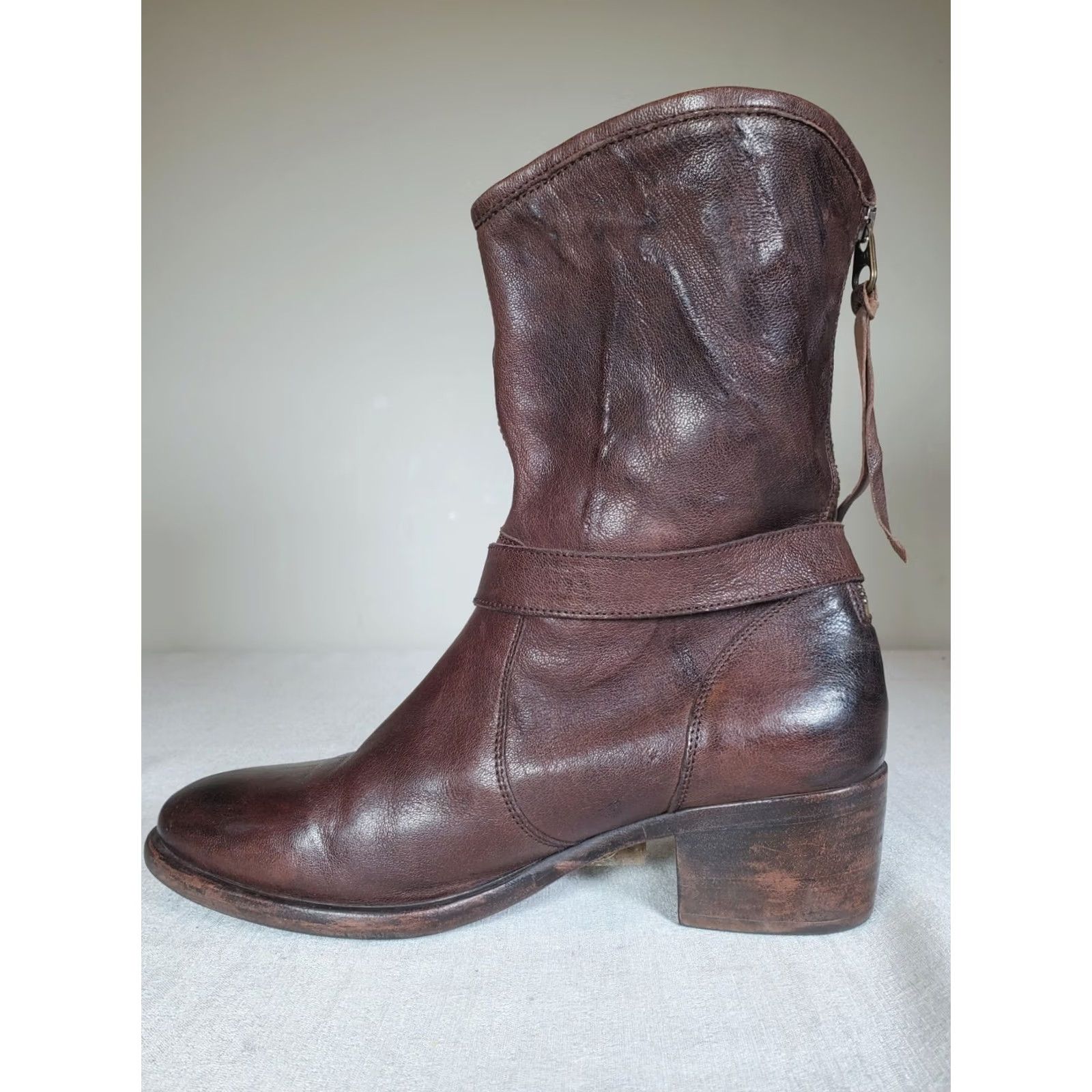 Ugg UGG Australia Cattania Brown Leather Heeled Boots Wrap Strap Back Zip Women's 9 Boots Women Brown Leather Heeled Boots Wrap Strap Back Zip 9 Size US 9 / IT 39 - 3 Thumbnail
