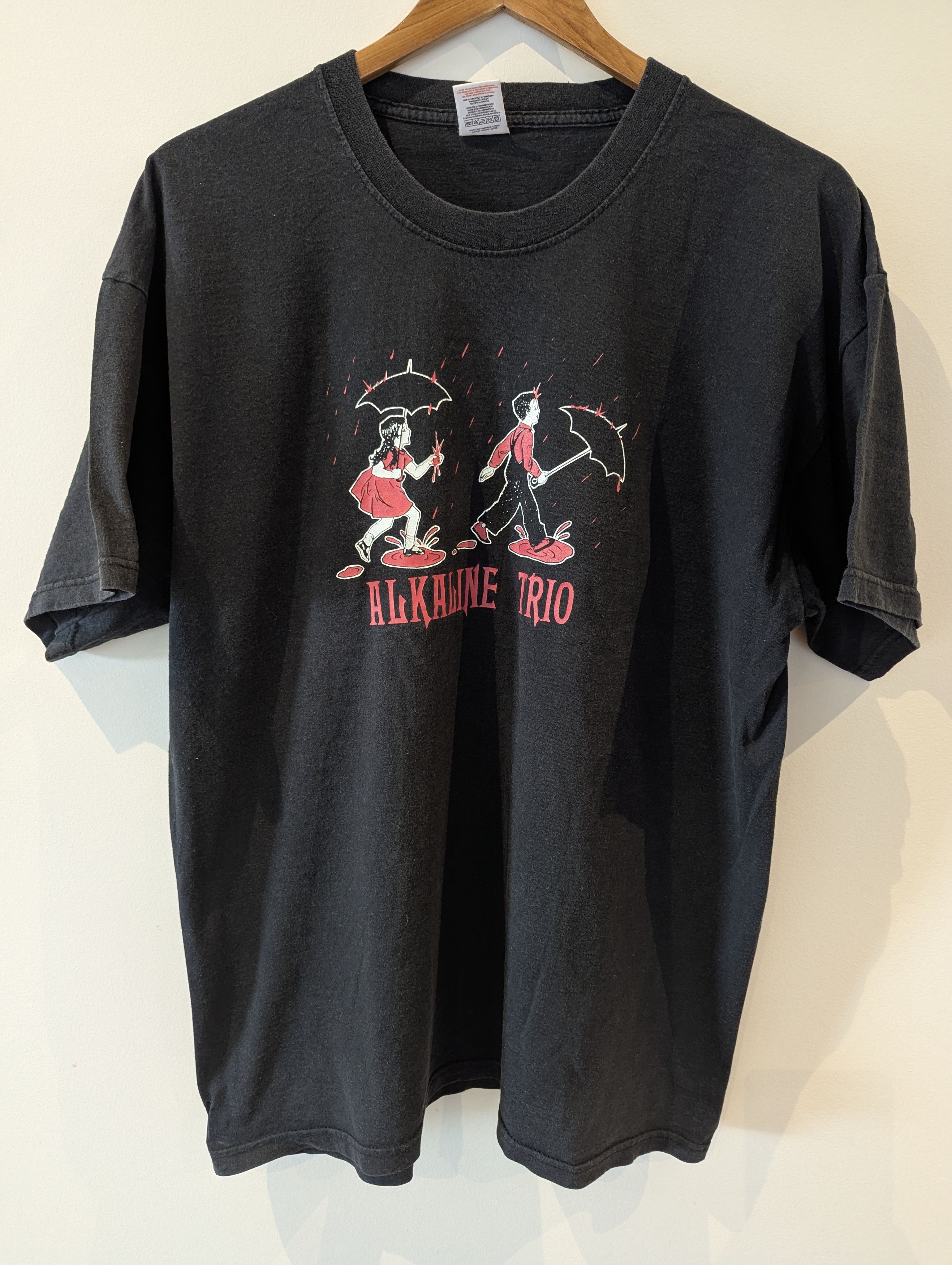 Fruit Of The Loom ALKALINE TRIO VINTAGE 2002 TOUR BAND T-SHIRT - PUNK ROCK Size US XL / EU 56 / 4 - 1 Thumbnail