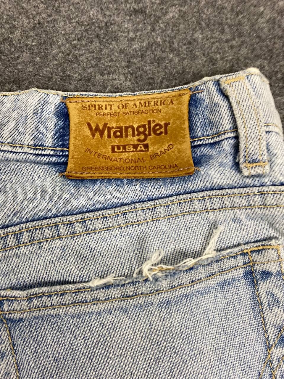 Wrangler vintage wrangler lightwash distressed denim Size US 30 / EU 46 - 6 Thumbnail