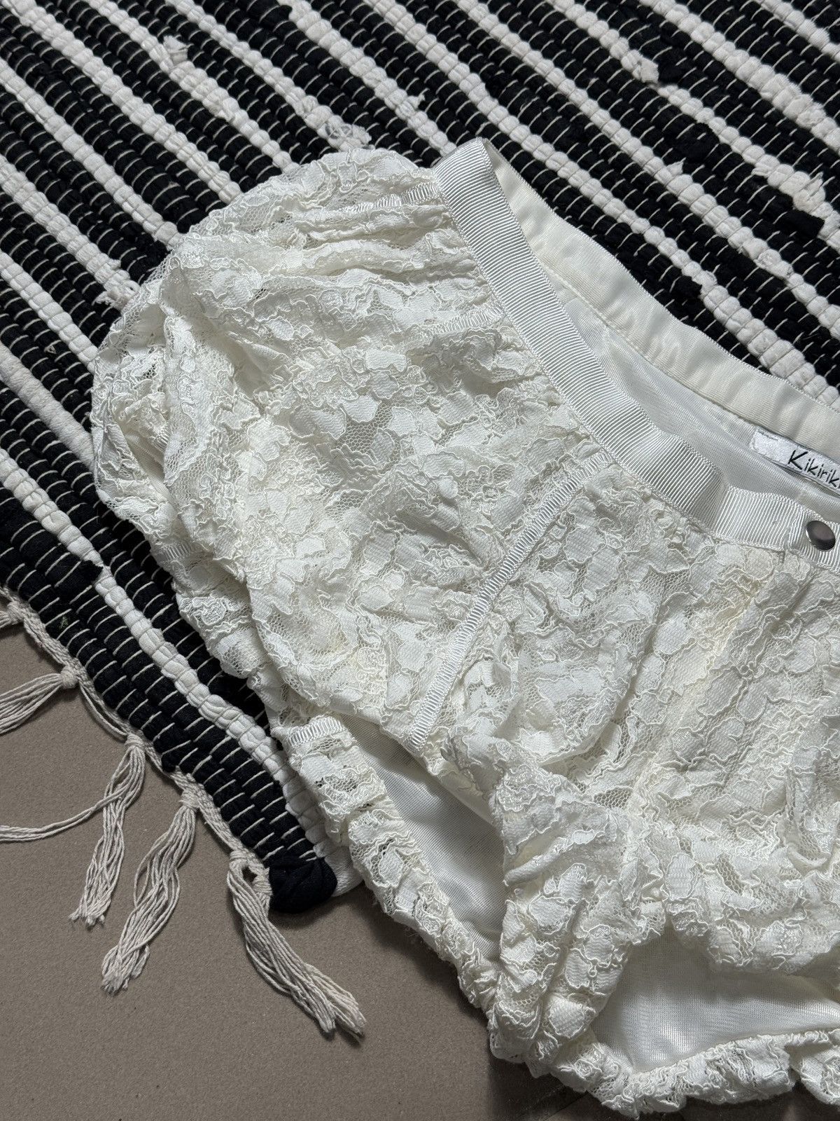 Other VINTAGE KIKIRIKI MASH BALLOON MINI LACE SHORTS Size 30" / US 8 / IT 44 - 2 Thumbnail