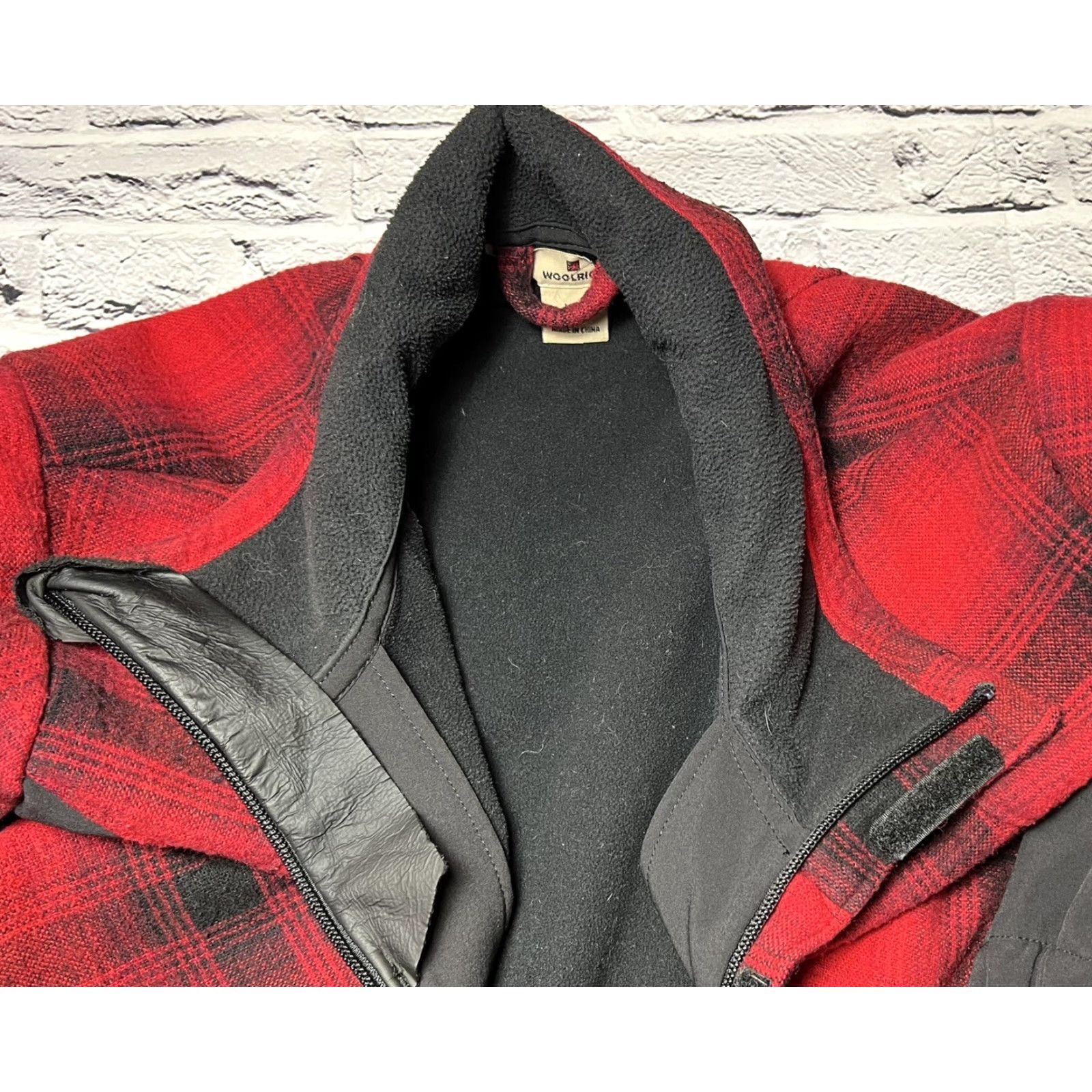 Vintage VINTAGE Woolrich Men's M Red Black Plaid Everyday Jacket Woolrich Woolen Mills Mid-Length Zip Pockets Lined Casual Workwear Classic - Mens Size US M / EU 48-50 / 2 - 4 Thumbnail