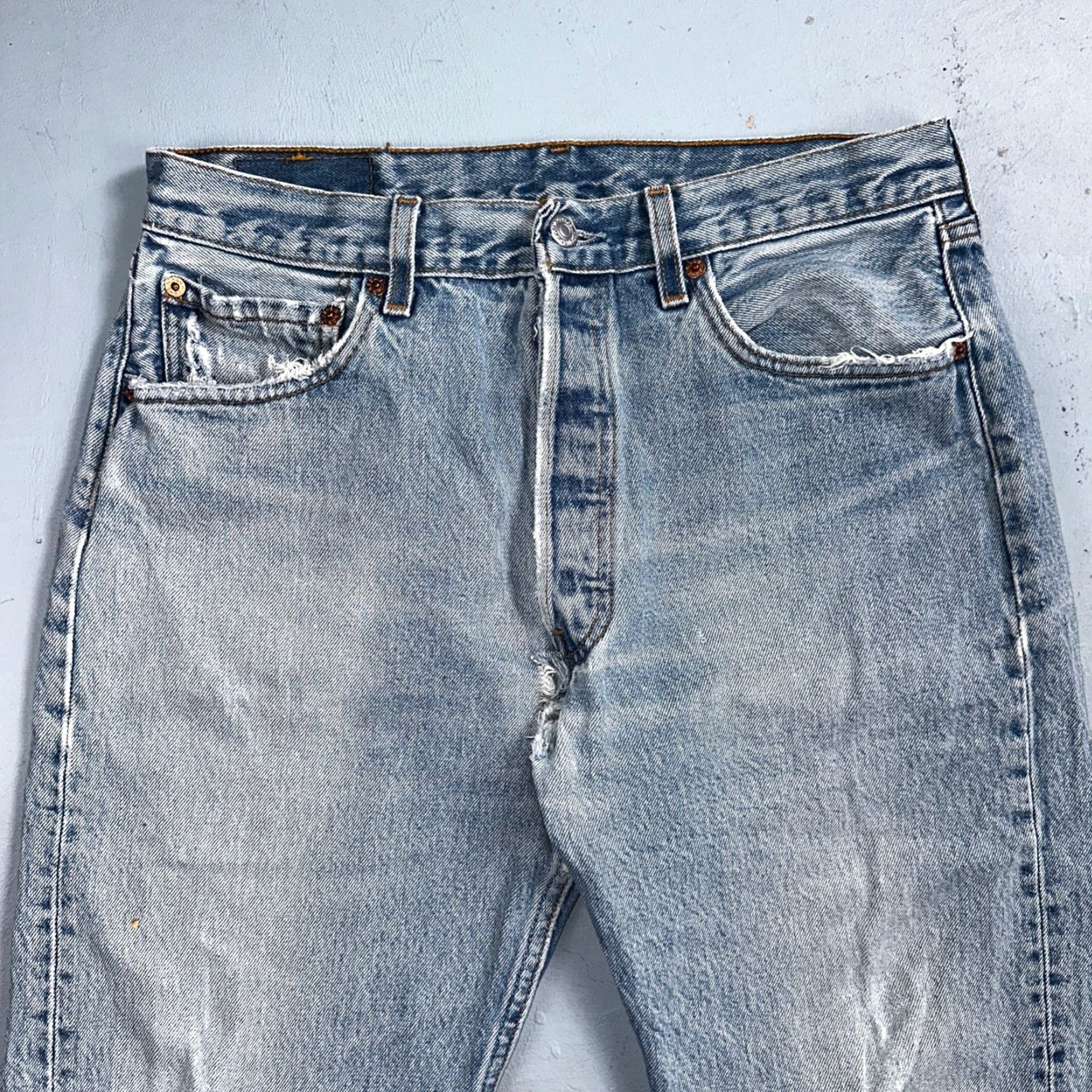 Levi's VINTAGE Levi's 501 Straight Leg Jeans 34x36 Light Wash 90s Mens Size US 34 / EU 50 - 2 Thumbnail