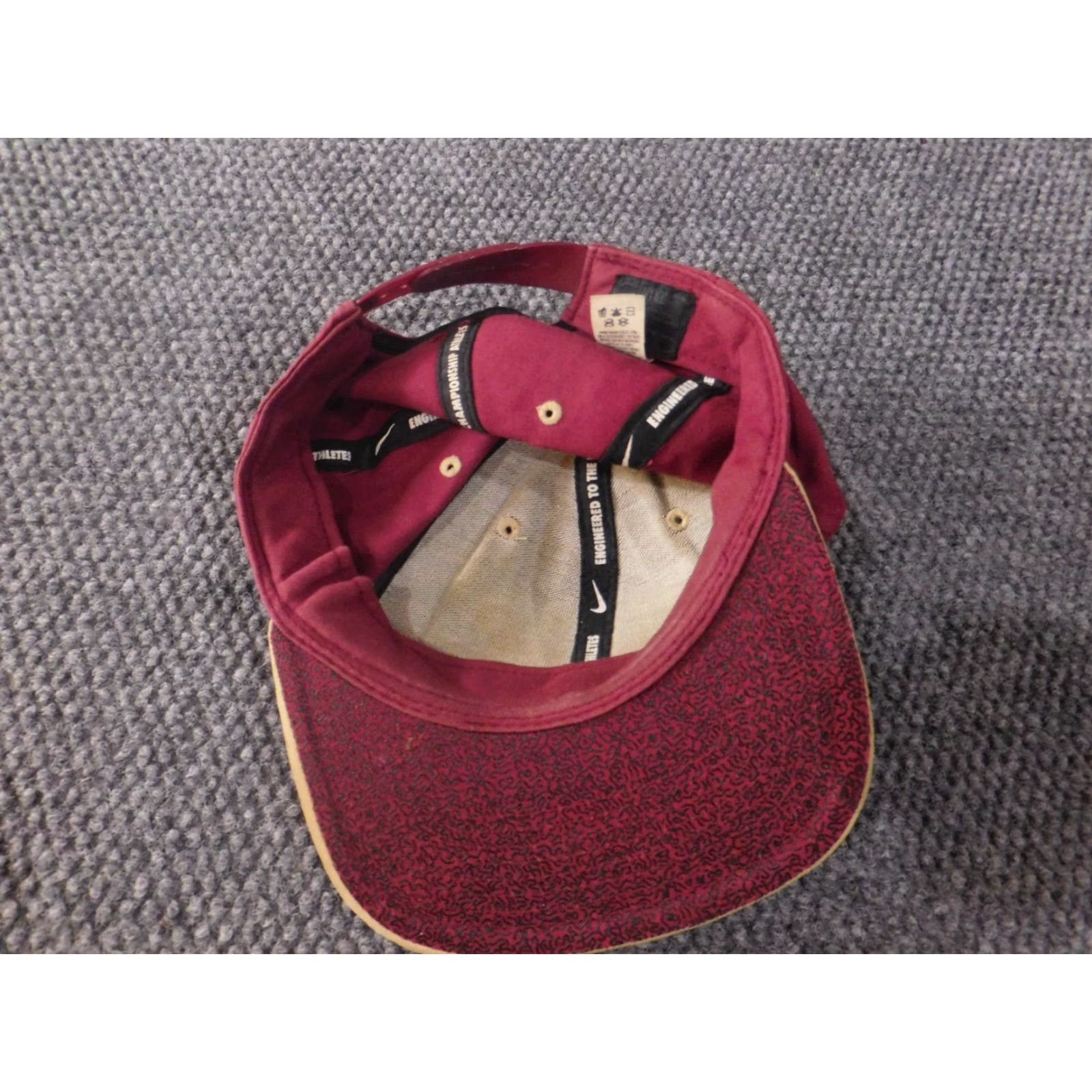 Nike VINTAGE Nike Hat Cap snapback Mens red logo classic Mens One Size Red Nike Hat Snapback Casual Classic 90s? Size ONE SIZE - 7 Thumbnail