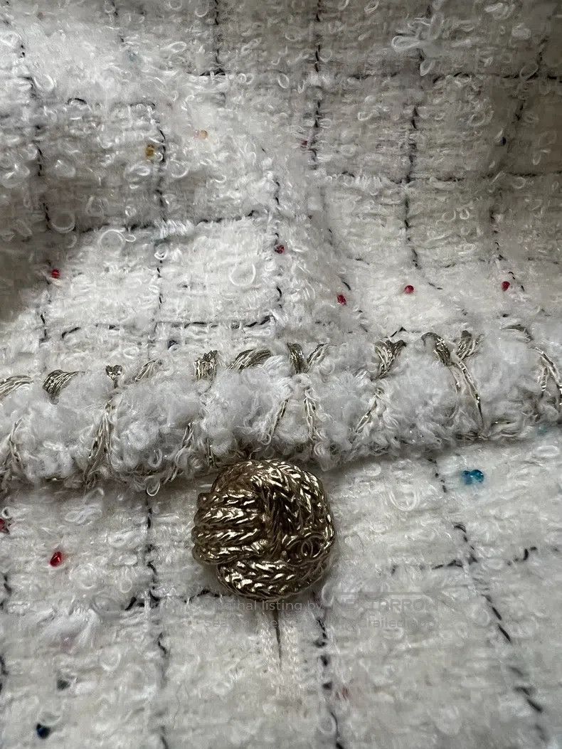 Chanel Chanel 25a white buckle jacket Size XS / US 0-2 / IT 36-38 - 6 Thumbnail
