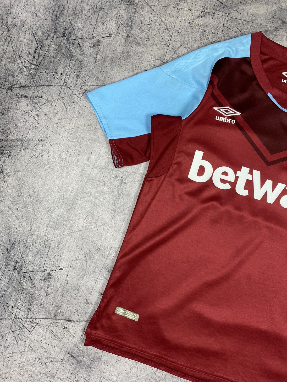 Umbro Umbro West Ham FC Soccer Jersey Tee T Shirt Size US M / EU 48-50 / 2 - 3 Thumbnail