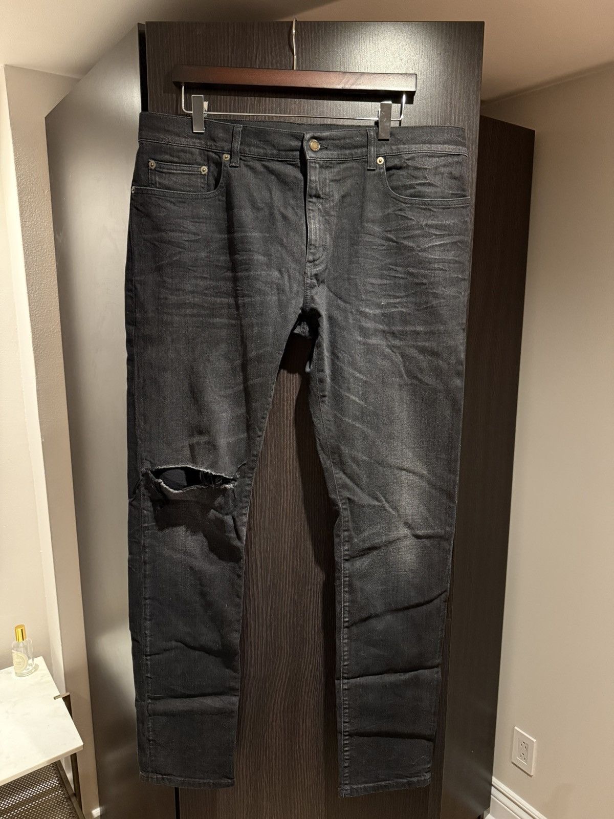 Saint Laurent Paris Saint Laurent D02 “One Knee Rip” Black Washed Jeans Size US 34 / EU 50 - 1 Thumbnail