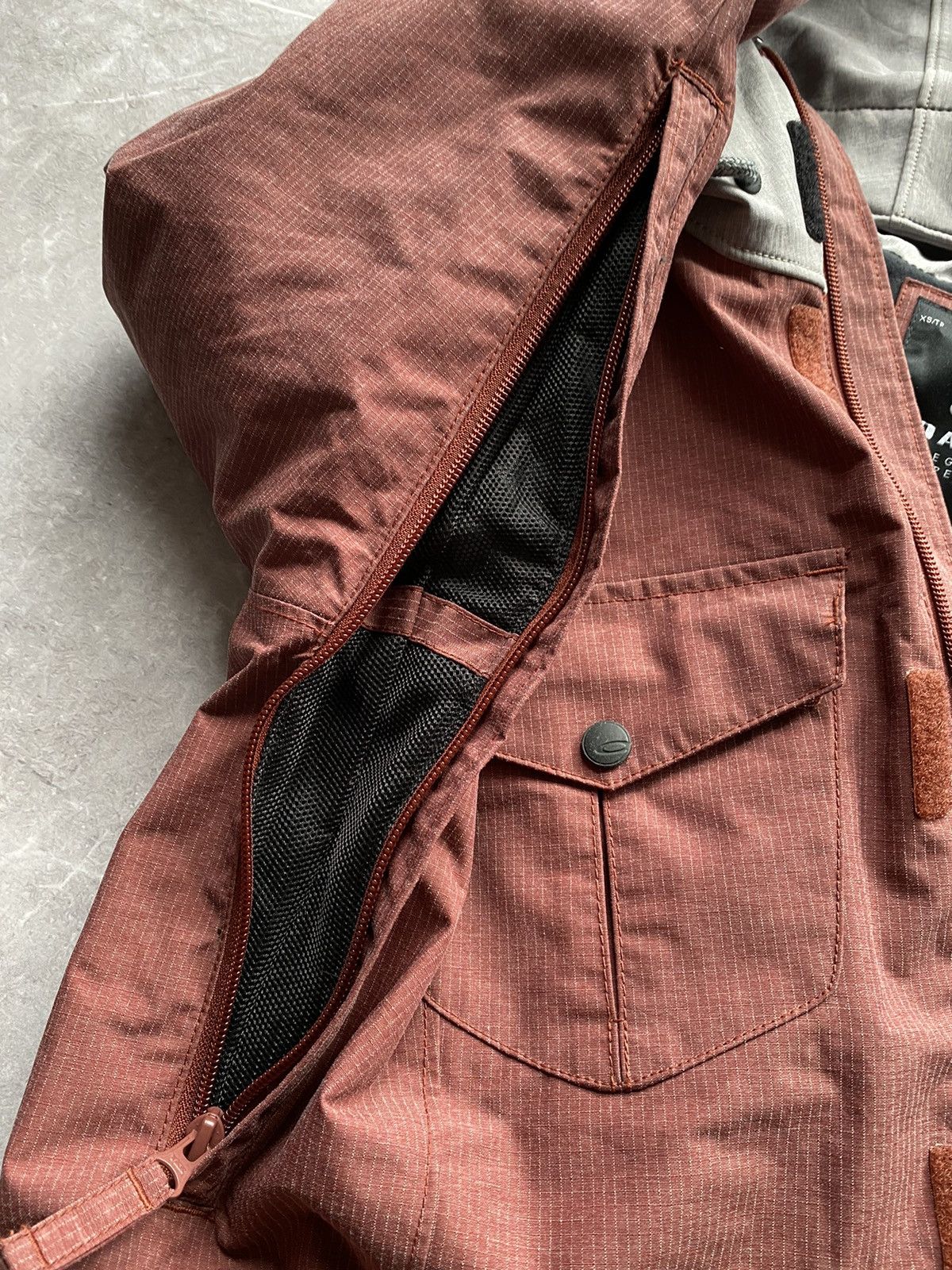 Oakley Rare Y2K Oakley Light Gorpcore Rain Outdoor Jacket Gorpcore Size US S / EU 44-46 / 1 - 15 Thumbnail