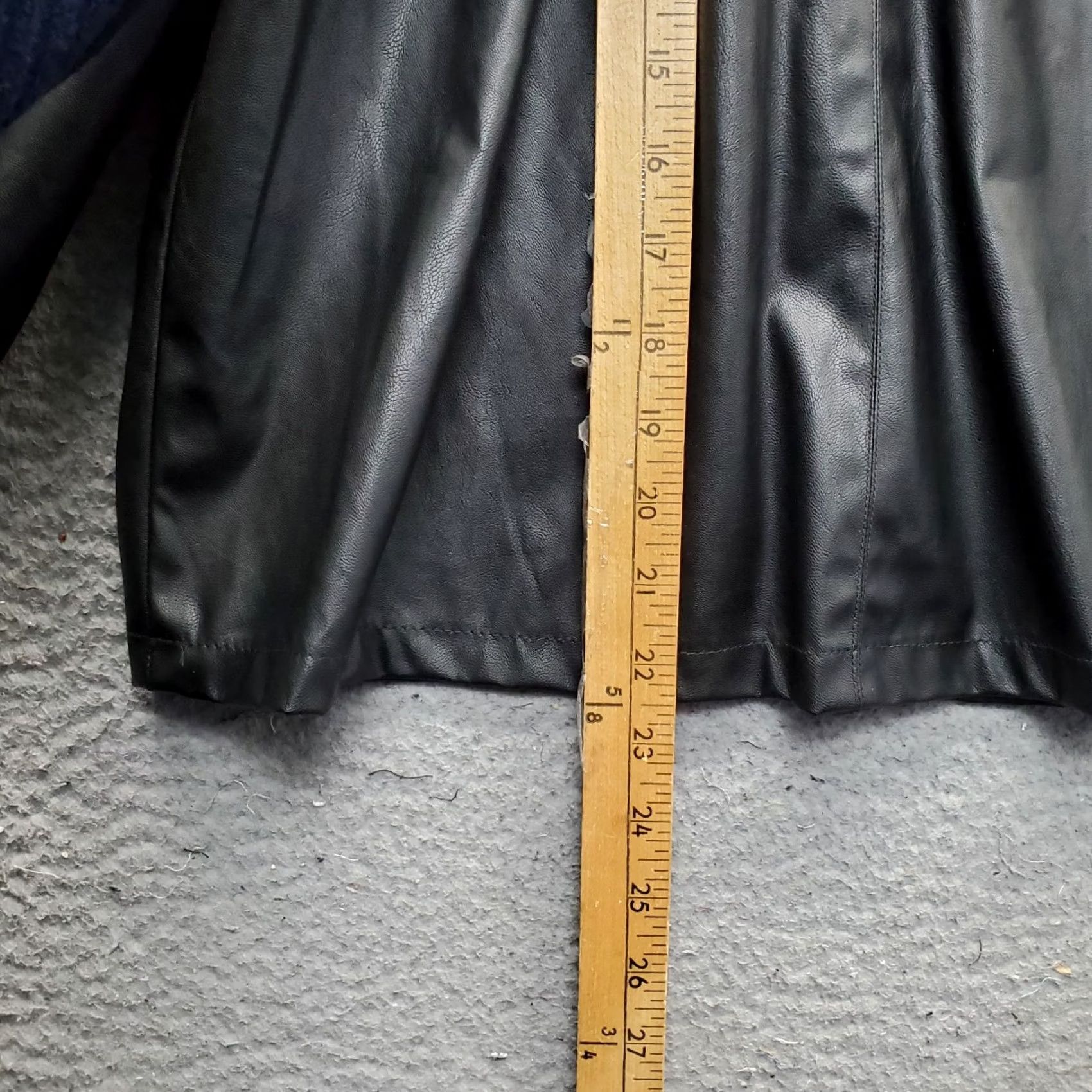 Vintage Who What Wear Faux Leather Top Womens M Black Balloon Sleeve Keyhole Front Size M / US 6-8 / IT 42-44 - 4 Thumbnail