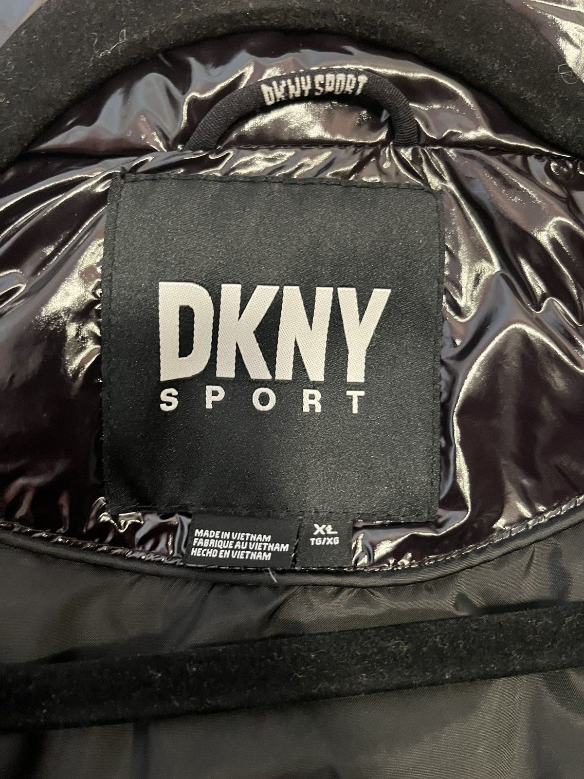 DKNY DKNY sports black glossy vest Size US XL / EU 56 / 4 - 5 Thumbnail