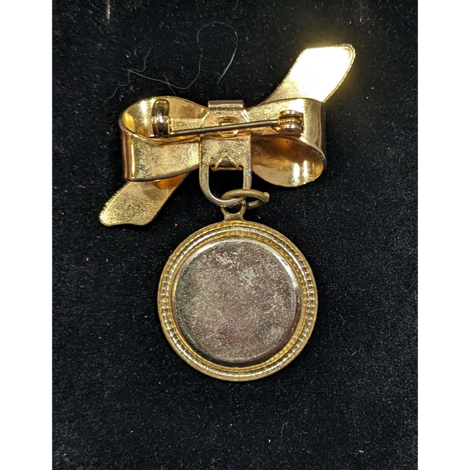 Other Vintage Bow With Dangling Disc Gold Tone Brooch Size ONE SIZE - 4 Thumbnail