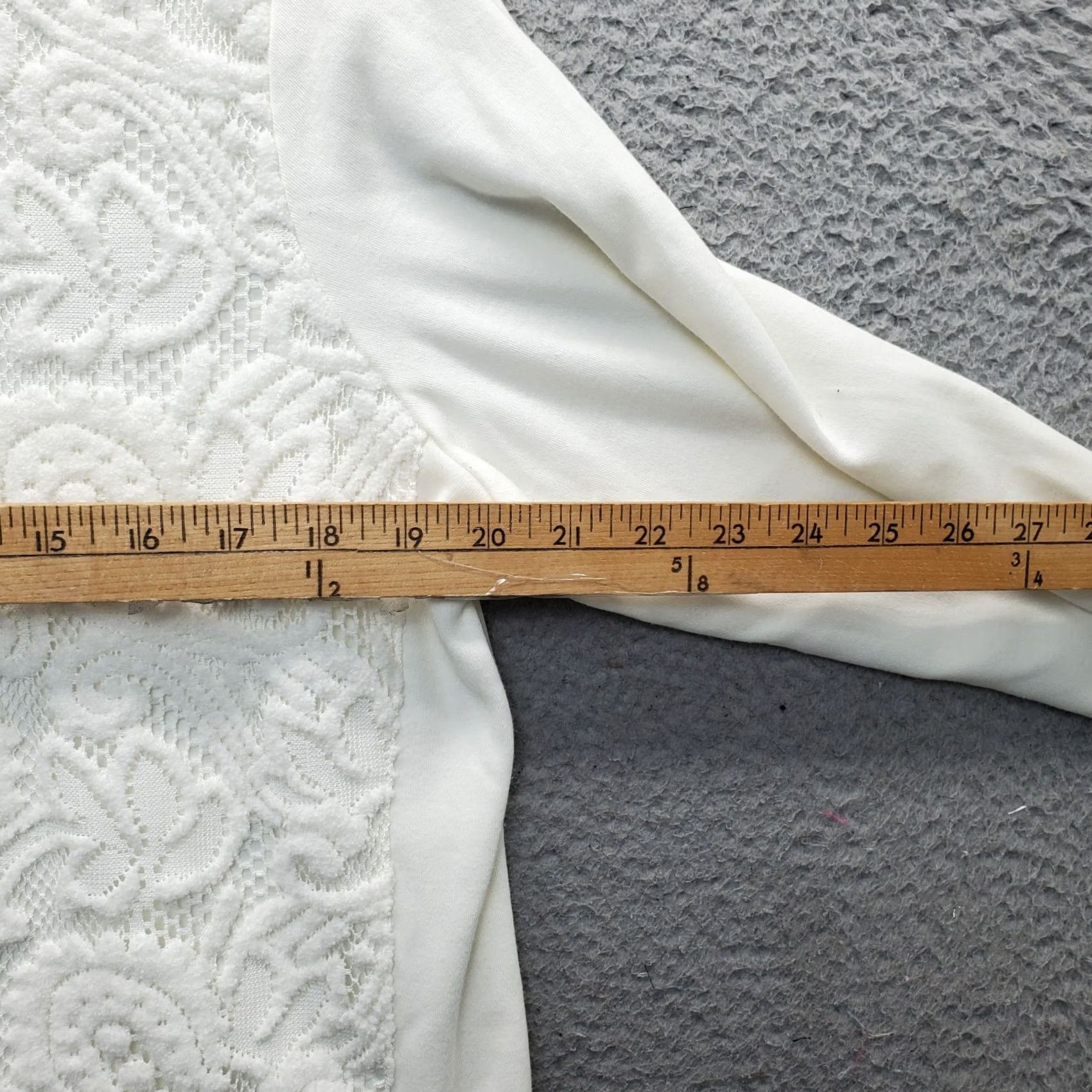 Vintage Alfred Dunner Shirt Womens Size M Tan Crochet Paisley Beaded Slit Pullover Size M / US 6-8 / IT 42-44 - 5 Thumbnail