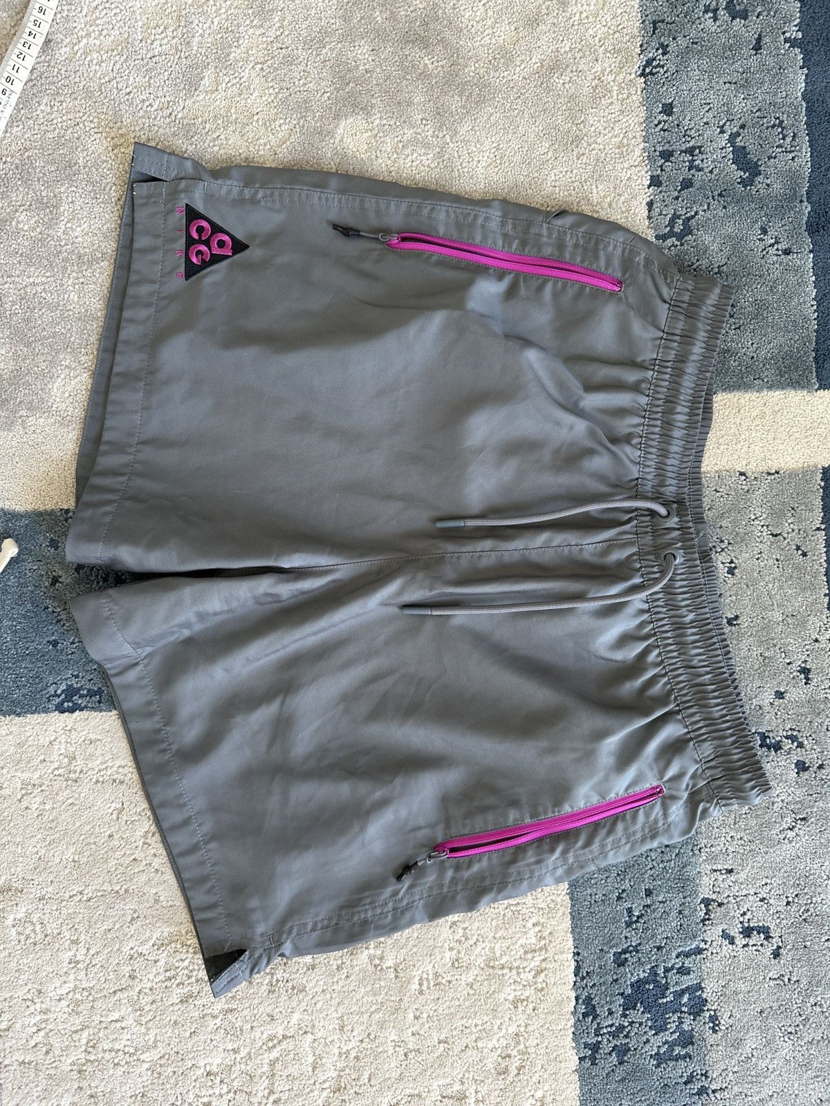 Nike ACG Nike ACG grey/magenta shorts S Size US 28 / EU 44 - 1 Thumbnail
