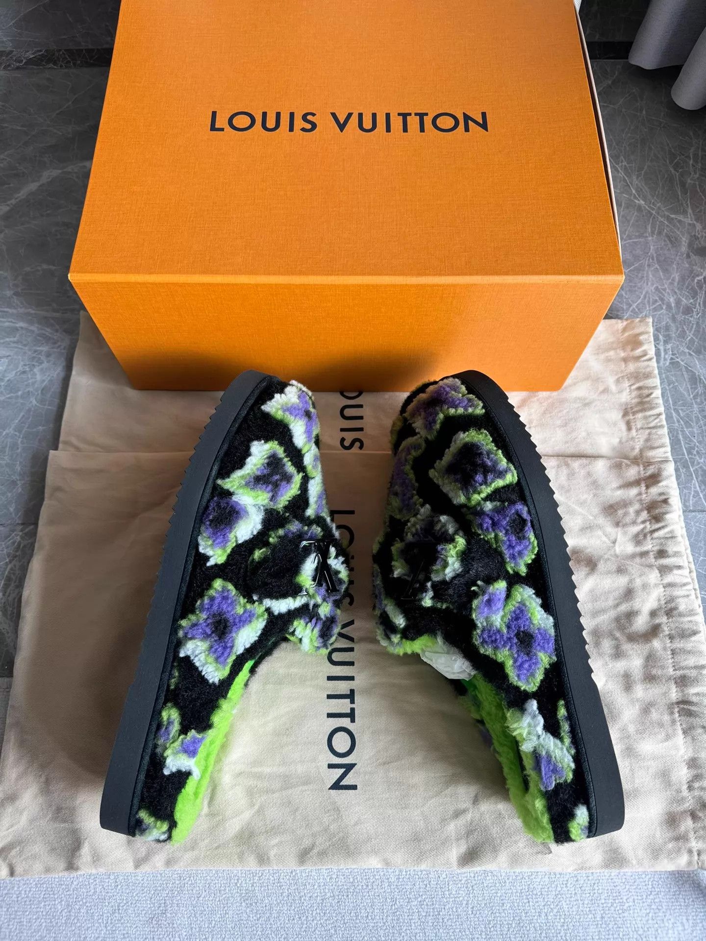 Louis Vuitton LV Easy All Over Logo Slippers 42 Black Green Size US 9 / EU 42 - 7 Thumbnail