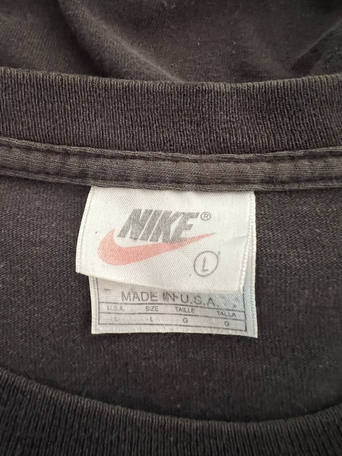 Nike Vintage 90s Nike Distressed Sun Faded Black Swoosh t shirt Size US L / EU 52-54 / 3 - 20 Thumbnail