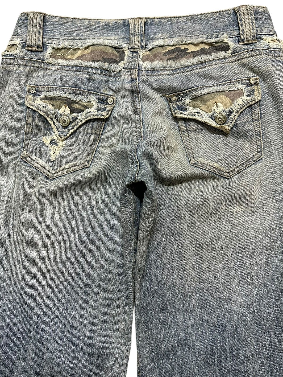 Japanese Brand Vintage Japanese Brand Blue Faded Wash Style Wide Leg Baggy Size US 30 / EU 46 - 5 Thumbnail