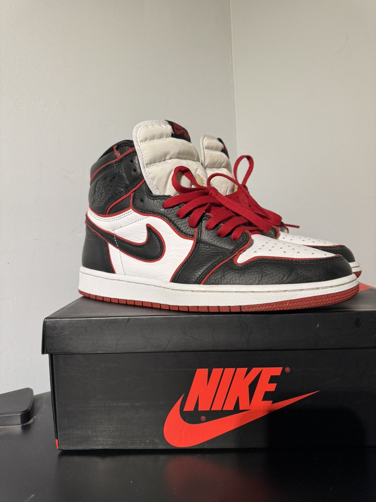 Jordan Brand × Nike AIR JORDAN 1 RETRO HIGH OG Size US 9.5 / EU 42-43 - 2 Thumbnail