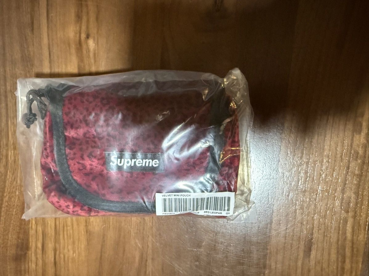 Supreme Supreme Velvet Mini Pouch Red Leopard FW25 Woven Box Logo Size ONE SIZE - 4 Thumbnail