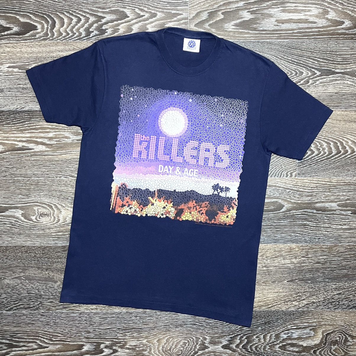 Band Tees Vintage THE KILLERS Day&Age 2008 Album Graphic Print T-shirt Size US S / EU 44-46 / 1 - 1 Thumbnail