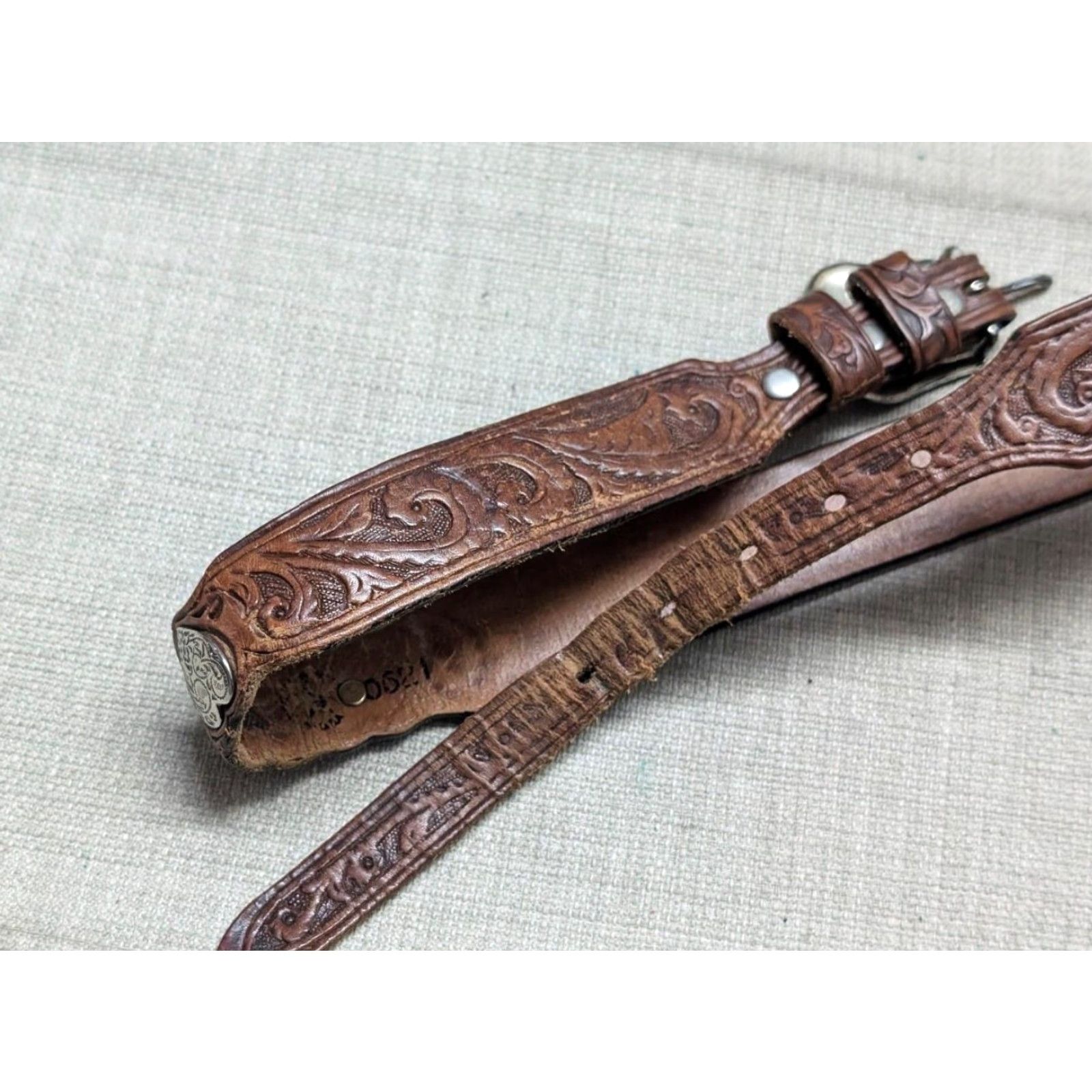 Vintage VINTAGE Silver Creek belt Western belt 28 brown leather tooled USA made Women/Mens Western Rodeo Concho buckle concho Hearts 28 in Brown Size ONE SIZE - 5 Thumbnail