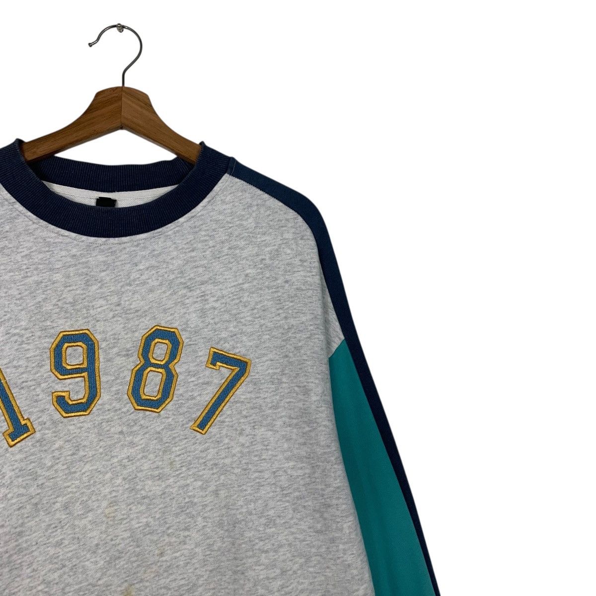 Other KAOKA 1987 Embroidered Crewneck Sweatshirt #3630-C166 Size US M / EU 48-50 / 2 - 4 Thumbnail