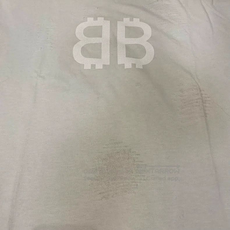 Balenciaga Balenciaga Off-White Destroyed Bitcoin Double B Short Slee Size US M / EU 48-50 / 2 - 7 Thumbnail