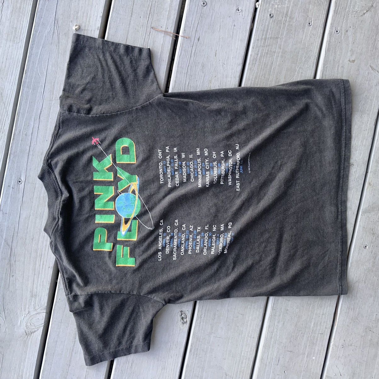 Vintage Vintage 1987 Pink Floyd tour shirt sz small faded smoked Size US S / EU 44-46 / 1 - 1 Thumbnail