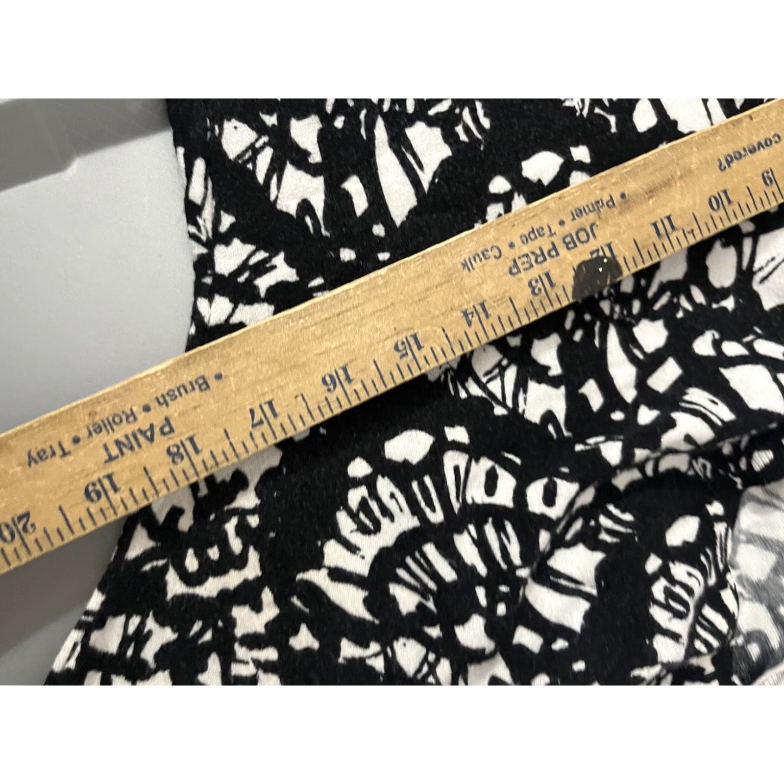DKNY DKNYC Top Women's 3/4 Sleeve Lightweight Sweater size Small Black White Print Size S / US 4 / IT 40 - 5 Thumbnail