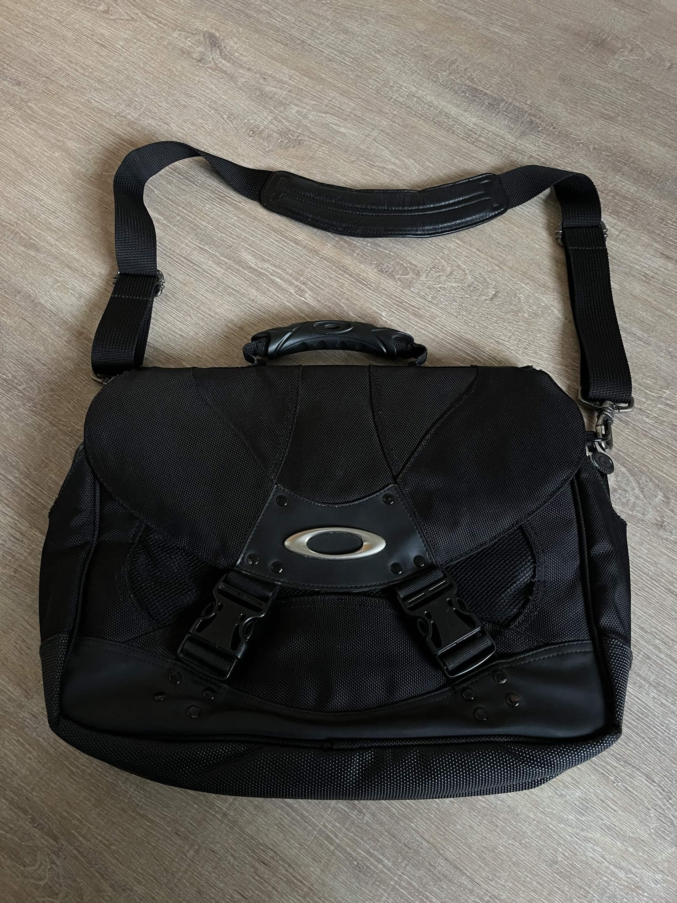 Oakley × Vintage 00s Oakley LapTop Software Messenger Bag | Grailed