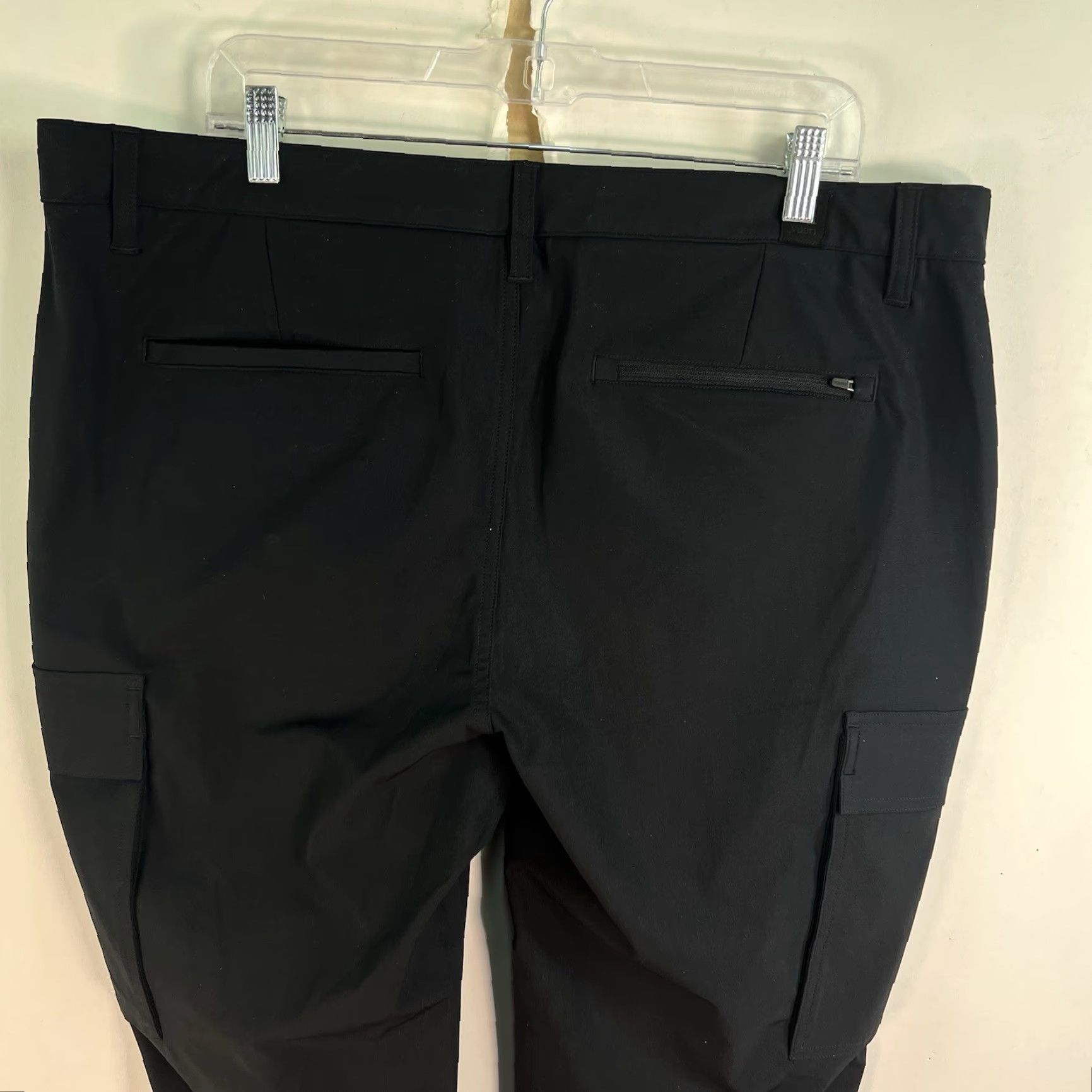 Vuori Vuori Mens Meta Cargo Pant - 5-Pocket Slash Pockets Cargo Straight Leg Black 38 X31 Vintage No Size US 38 / EU 54 - 6 Thumbnail