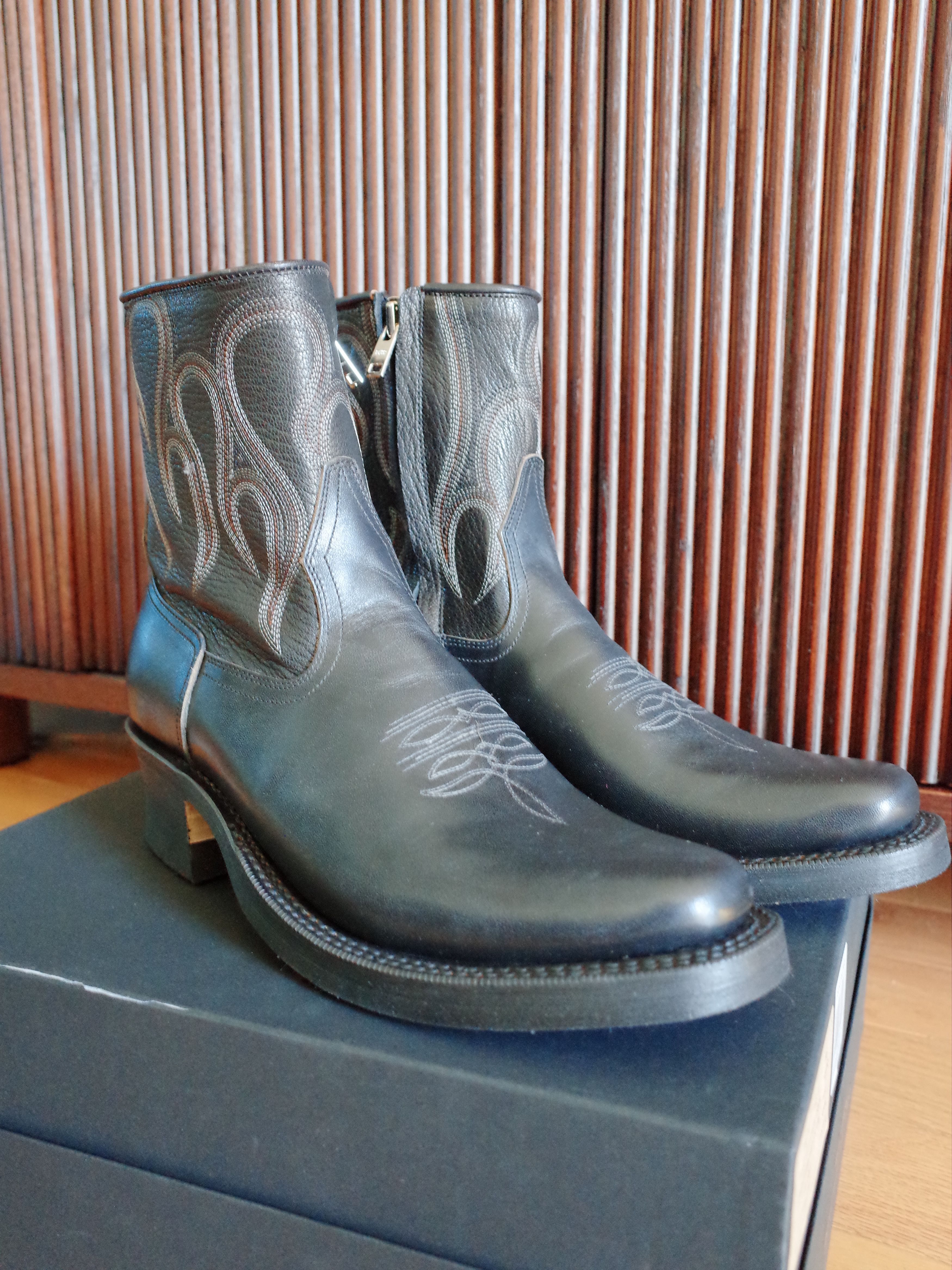 Rolling Dub Trio Rolling Dub Trio - Loro Zip Boots - Black Flame