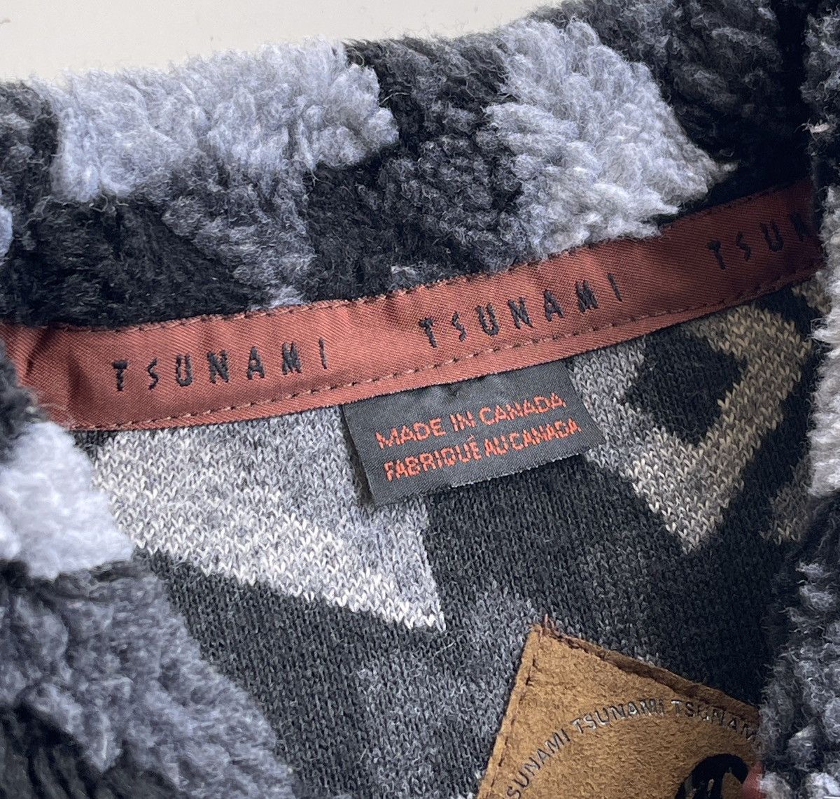 Vintage Vintage Canada Tsunami 3D Print Fleece Pullover Streetwear Size US S / EU 44-46 / 1 - 9 Thumbnail