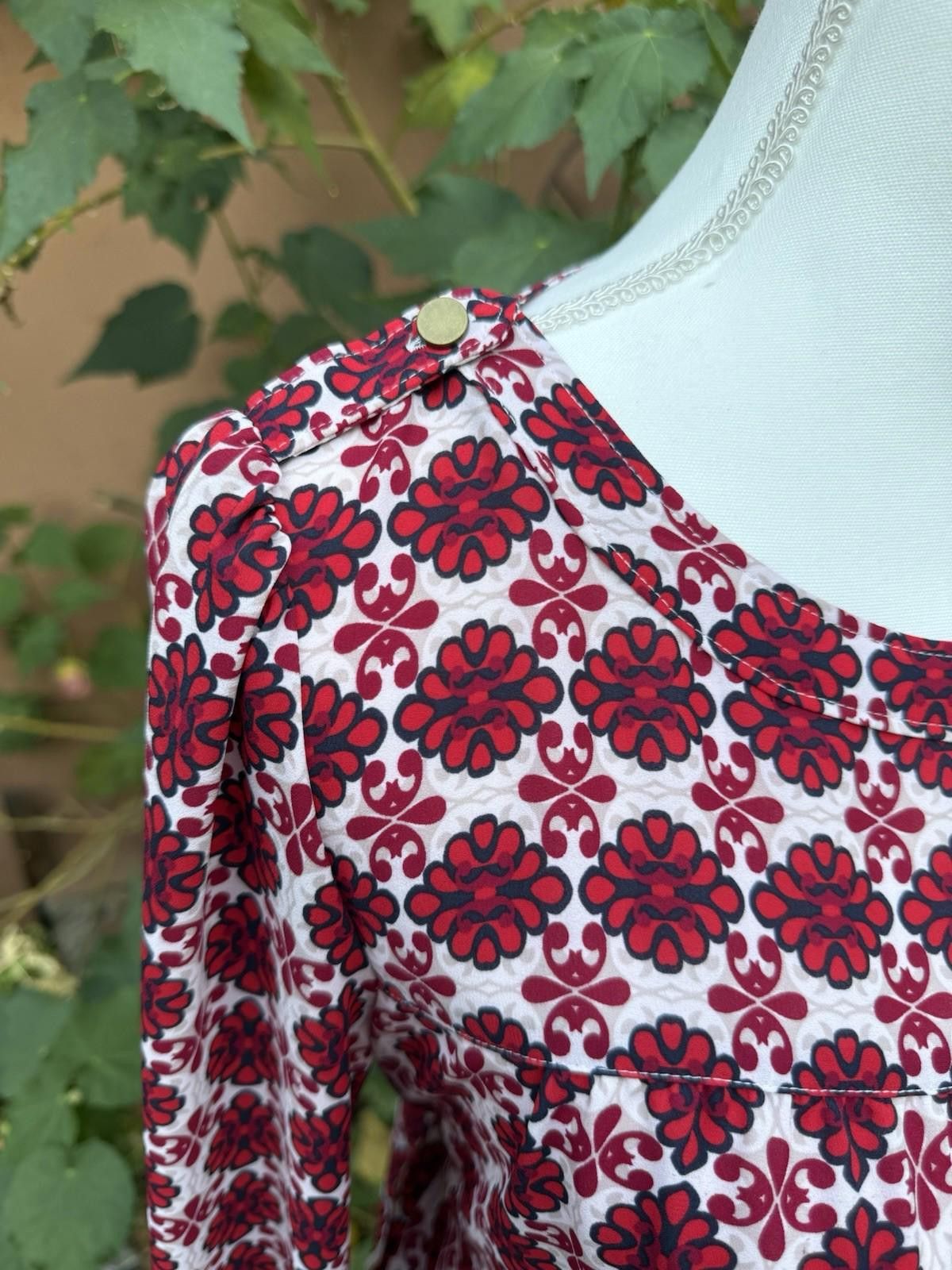 Designer The Loft Size XS Red White Floral Design Women’s Blouse Size XS / US 0-2 / IT 36-38 - 2 Thumbnail