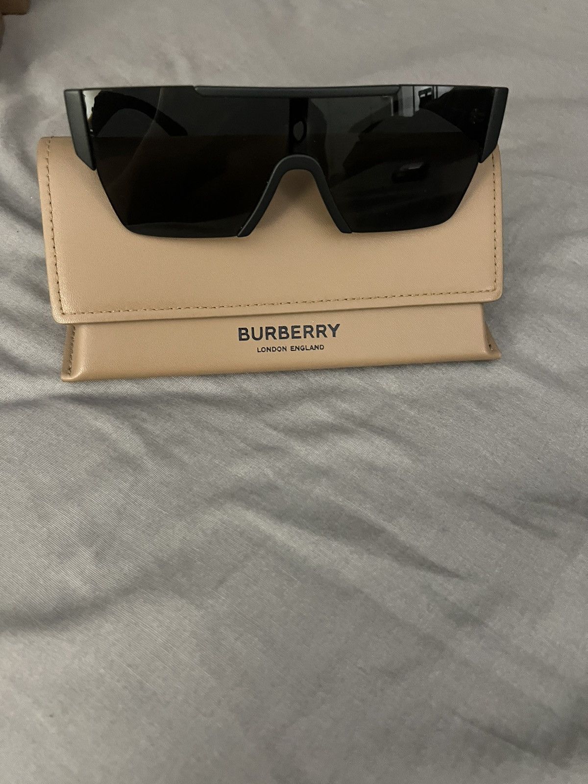 image of Burberry Sunglasses! Style Be4291 in Black, Women's