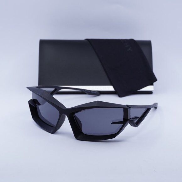 Givenchy Givenchy GV40049I 02A Sunglasses Matte Black Geometric Frame Size ONE SIZE - 9 Thumbnail