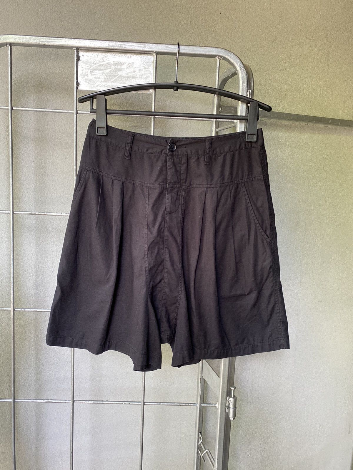 5cm 5cm drop black short pants Size 30" / US 8 / IT 44 - 1 Thumbnail