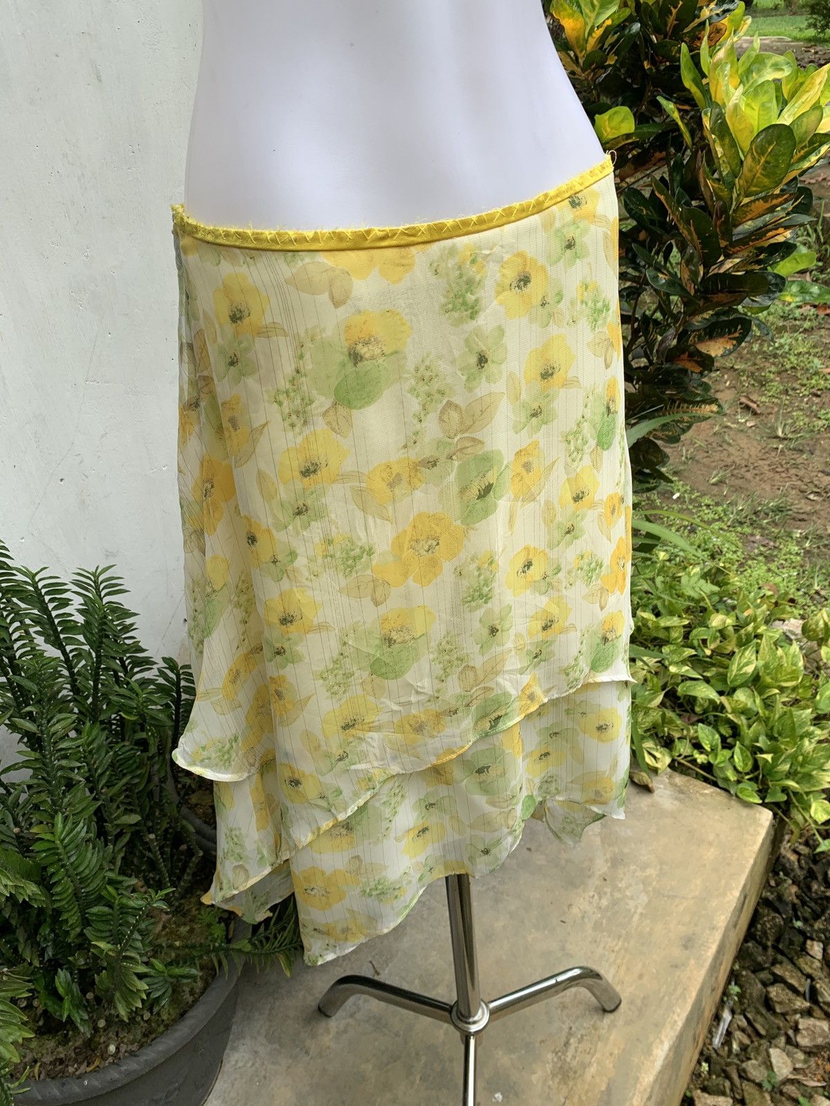 Other Vintage Floral Stripe Calm Essentials Ruffle Mesh Midi Skirt Size 30" / US 8 / IT 44 - 3 Thumbnail